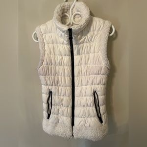 CK Women’s Zippered Vest
